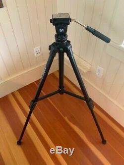 Canon HF G20 AVCHD Full HD 1080P with Tripod and Microphone