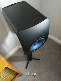 KEF LS50 Wireless Studio Bookshelf Speakers Gloss Black/Blue