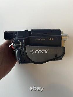 Sony CCD-TRV118 Digital Handycam Hi8 Video Camcorder NightShot 2.5 LCD BUNDLE