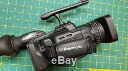 Panasonic Ag-hmc40p Caméra Vidéo Caméscope + Batterie X 3, Chargeur, Plus! Heures Faible